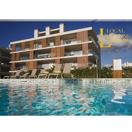 Luxury By Localhosting *